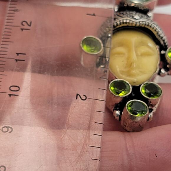 Vintage Carved Face Ring with Peridot Accents,  Silver Jewelry - Picture 9 of 10